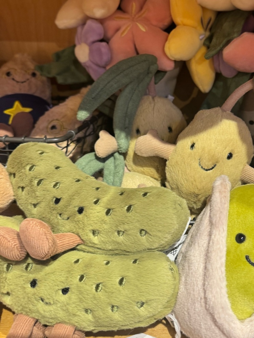 Jellycat Amuseables Pickle - Picture 4 of 4